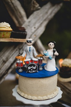 rock and roll band wedding cake by kootenay wedding photographer electrify photography