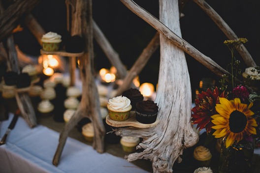 driftwood cupcake stand by kootenay wedding photographer electrify photography