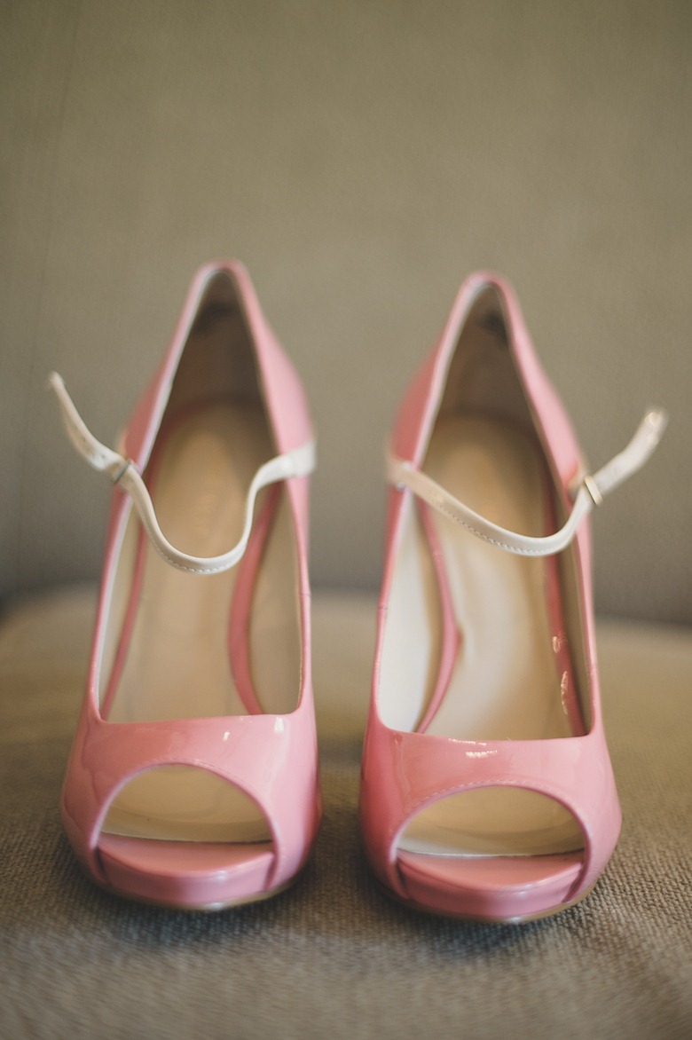 pink wedding shoes at vintage okanagan wedding by nelson, kelowna, bc, wedding photographer electrify photography