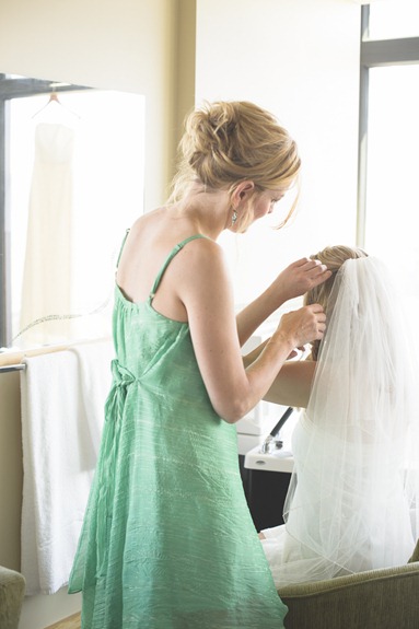 Kelowna wedding, bride prep, veil, by Electrify Photography, Kelowna BC and Nelson BC Wedding Photographer