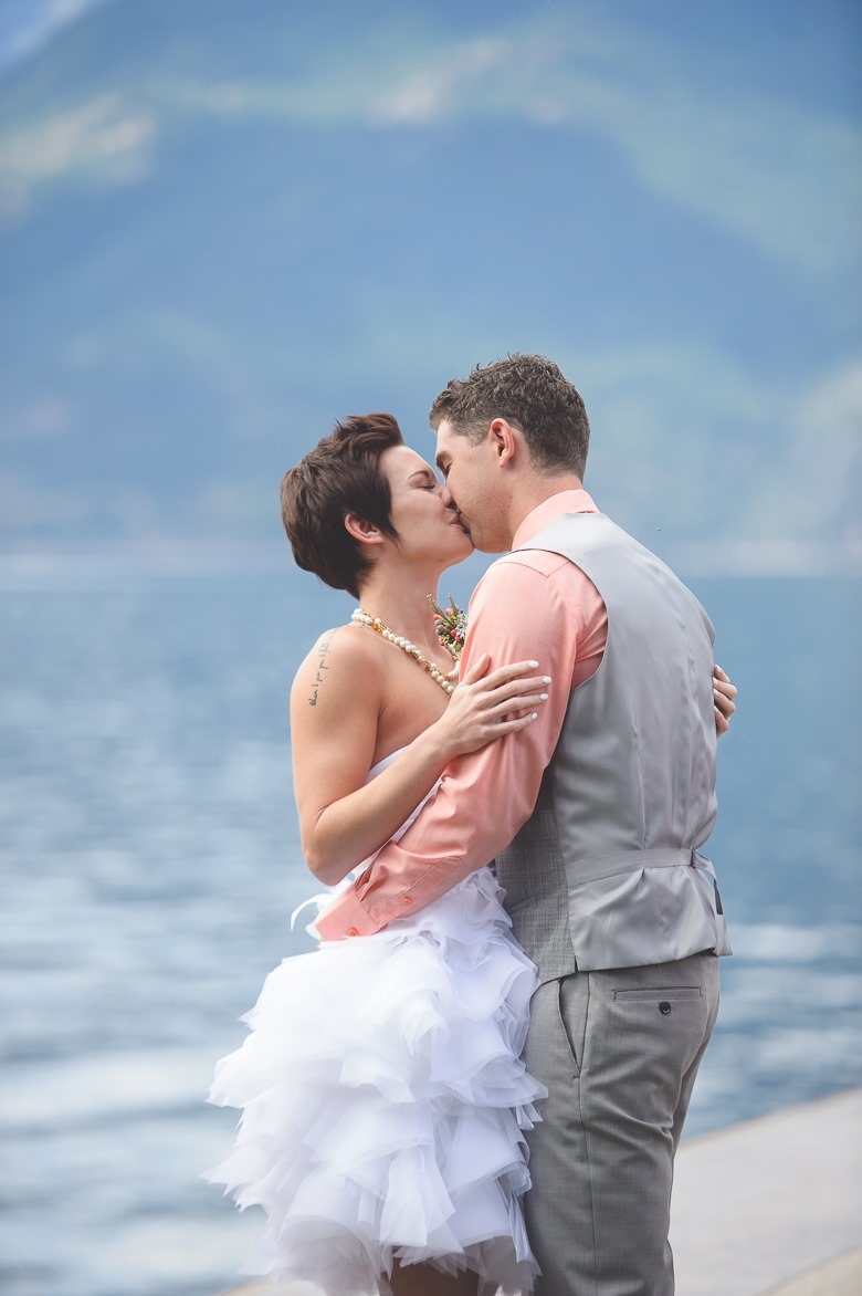 kootenay-wedding-beach-glam-intimate-lake-yacht-boat-electrify-photography-nelson-bc-54