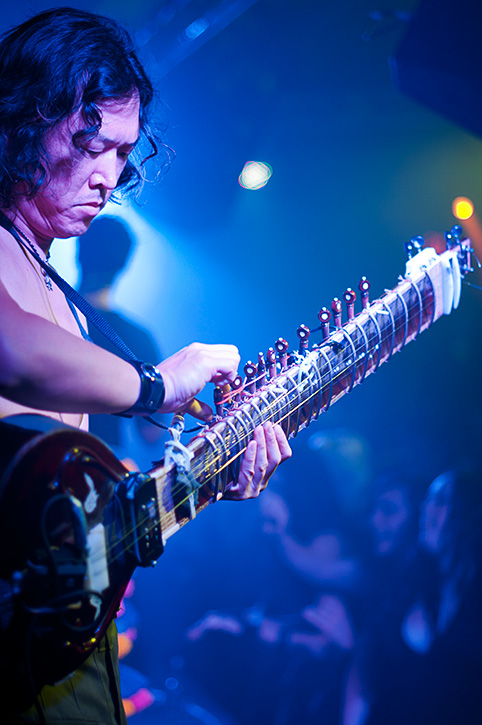 Andrew Kim of Delhi 2 Dublin plays electric sitar at Spiritbar in Nelson, BC, photo by Electrify Photography